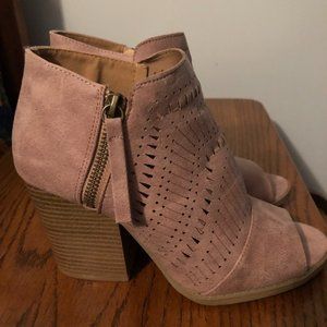 Qupid open toe tan sandals - Size 7